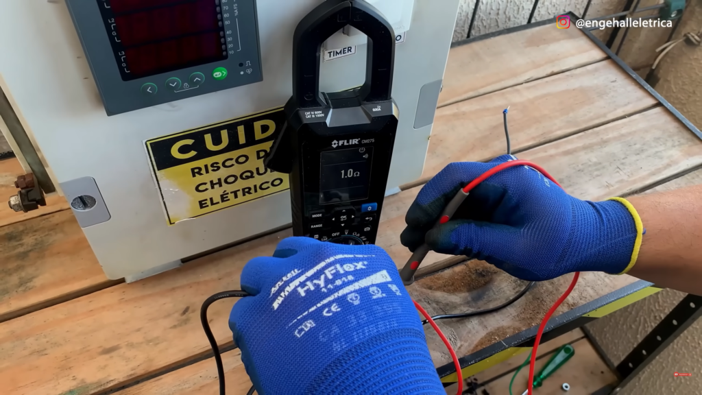 Teste mostrando que alavancas unidas não garantem o desligamento simultâneo.