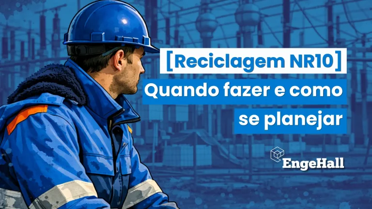 Homem de jaqueta azul e capacete de proteção em indústria de reciclagem, com destaque para o tema 'Reciclagem NR10' e dicas de como fazer e planejar a reciclagem.